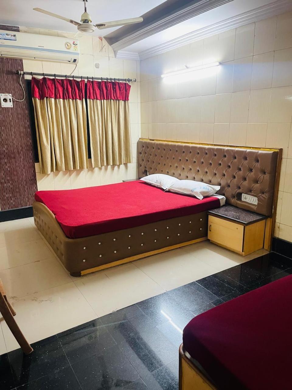 Sai Samrat Hotel Shirdi Eksteriør billede
