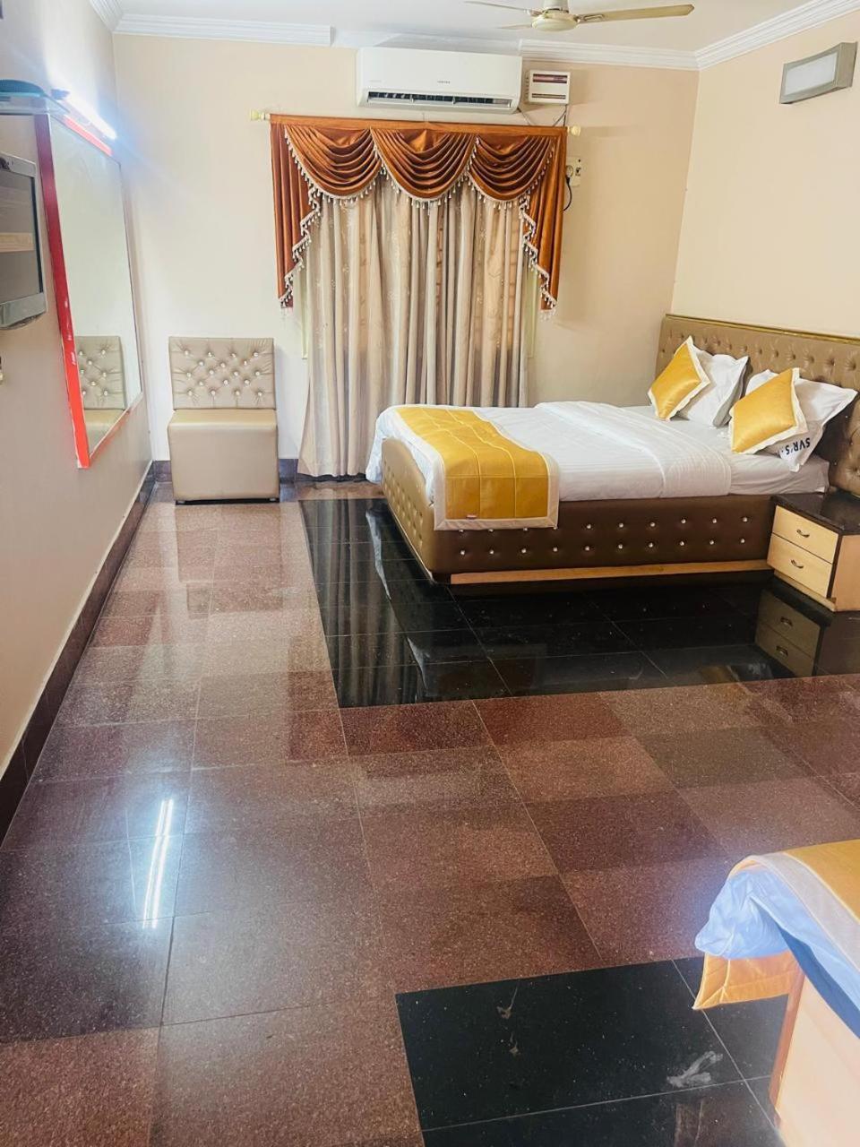 Sai Samrat Hotel Shirdi Eksteriør billede